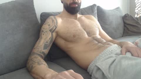 cuteeboy online show from March 26, 8:30 am