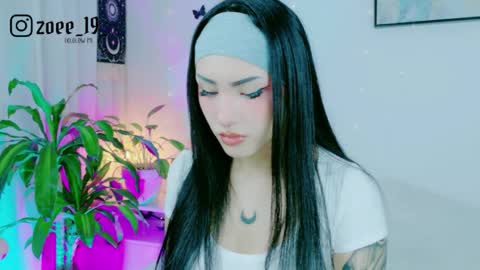 Zoe  online show from June 9, 3:50 am