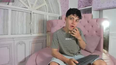 cutenaked_ online show from December 22, 11:06 am