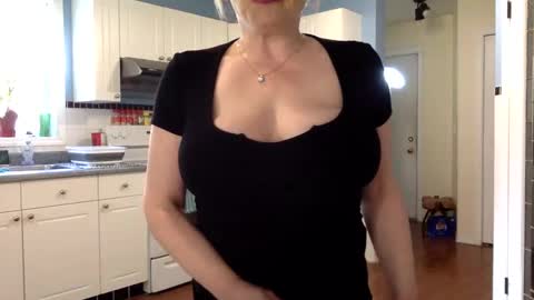 Snapshot of cutenlittle28 chatting on September 22, 6:12 pm CuteNlil online show from September 22, 6:12 pm