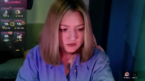 Snapshot of cutepie33 chatting on October 9, 9:26 am cutepie33 online show from October 9, 9:26 am