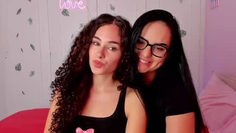 Nicole and Hanna online show from February 21, 9:01 am