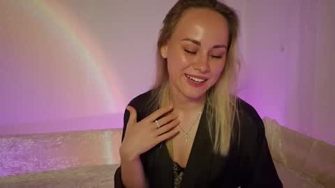 cutie_xoxo_ online show from April 16, 8:09 pm