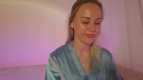 cutie_xoxo_ online show from May 10, 8:15 pm