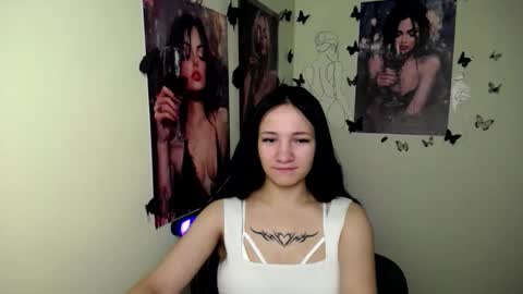 Snapshot of cutielady_ chatting on October 21, 12:10 pm Emma online show from October 21, 12:10 pm