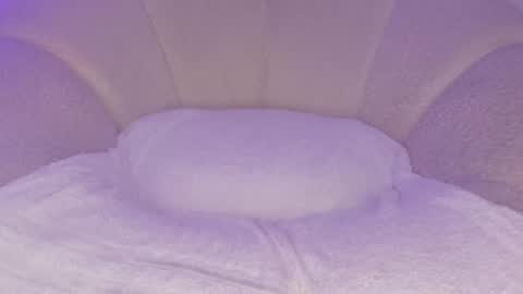 Hannah online show from November 28, 6:59 pm