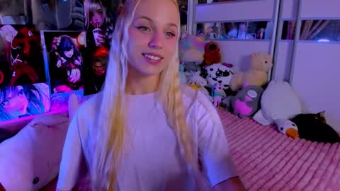 Snapshot of cuttie_ponyy chatting on October 2, 8:29 pm Nora online show from October 2, 8:29 pm