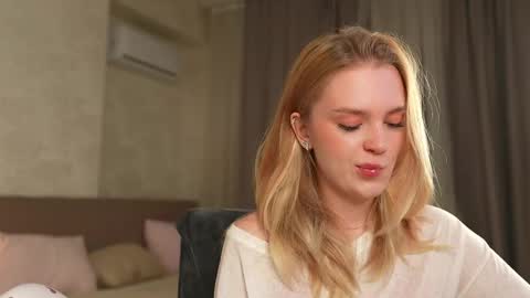 EMILY online show from October 7, 3:52 pm