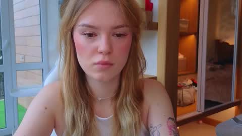 Im Emi streaming with my friend Reyna today online show from March 27, 2:40 pm