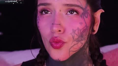 Darlene online show from February 4, 5:45 pm