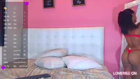 Snapshot of daddysneakinme chatting on March 5, 7:38 pm Anny online show from March 5, 7:38 pm