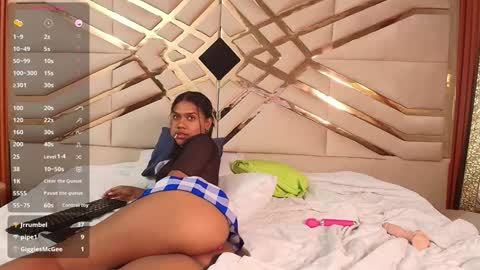 Snapshot of daddysneakinme chatting on January 27, 8:17 pm Anny online show from January 27, 8:17 pm