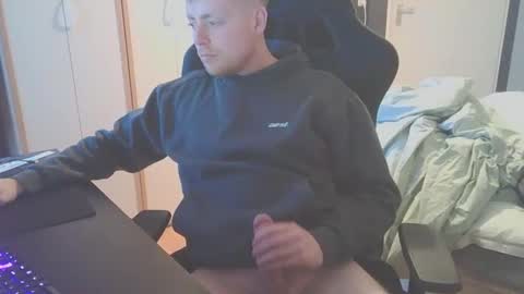 Dae5 online show from December 14, 3:07 pm