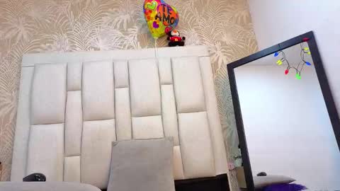 daffnelewis online show from February 9, 11:25 am