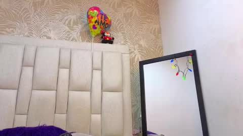 daffnelewis online show from February 4, 11:25 am