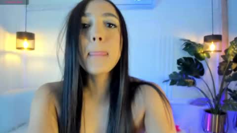 dafne_hillss online show from May 7, 11:39 am