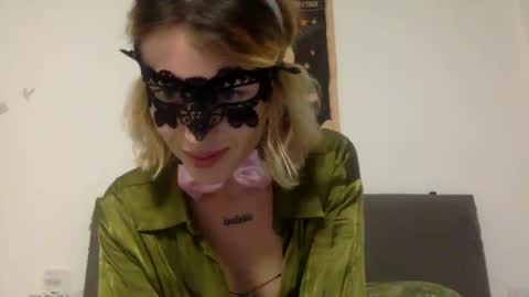 dafnesqueeze online show from December 2, 8:50 pm