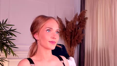 Deea  online show from March 25, 9:05 am