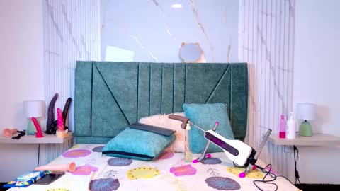 Juls online show from March 7, 11:27 pm