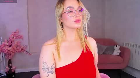 Viickie online show from August 7, 9:18 am