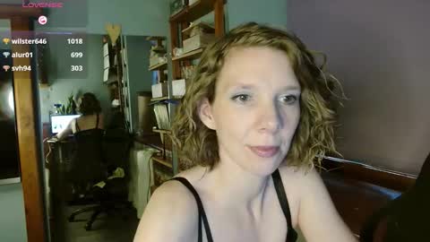 daisy_lovely online show from November 5, 4:25 am