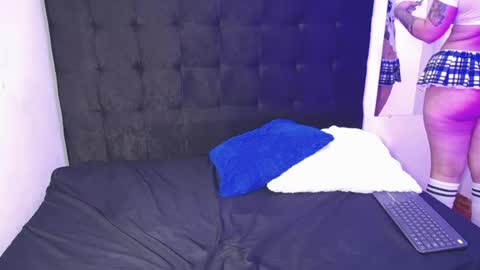 Daakota  online show from April 14, 12:19 pm