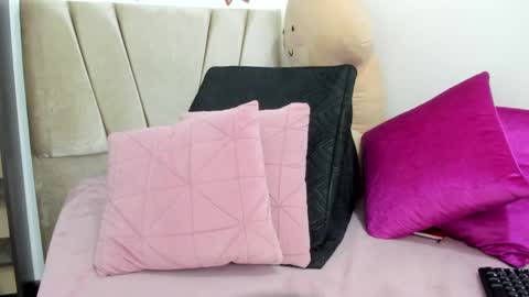  Ren  online show from February 25, 7:52 am