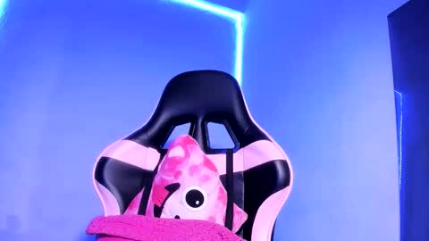 Dalia April online show from March 19, 2:17 am