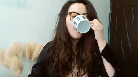 Snapshot of dalidayes chatting on December 27, 6:57 am Dali online show from December 27, 6:57 am