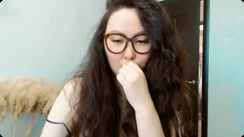 Snapshot of dalidayes chatting on October 18, 6:17 am Dali online show from October 18, 6:17 am