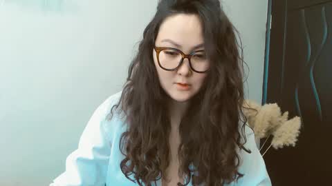 Snapshot of dalidayes chatting on December 8, 5:39 am Dali online show from December 8, 5:39 am