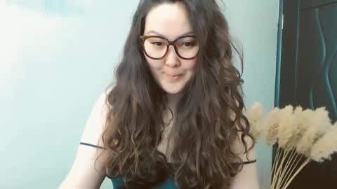 Snapshot of dalidayes chatting on December 7, 5:54 am Dali online show from December 7, 5:54 am