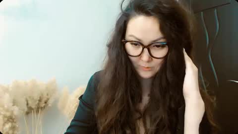 Snapshot of dalidayes chatting on September 13, 5:43 am Dali online show from September 13, 5:43 am