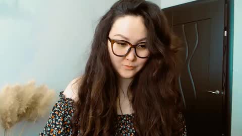 Snapshot of dalidayes chatting on March 8, 5:59 am Dali online show from March 8, 5:59 am