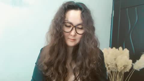 Snapshot of dalidayes chatting on December 22, 5:55 am Dali online show from December 22, 5:55 am