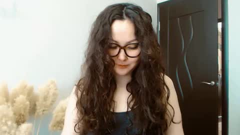 Snapshot of dalidayes chatting on March 1, 8:13 am Dali online show from March 1, 8:13 am