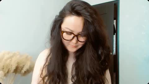 Snapshot of dalidayes chatting on October 11, 6:07 am Dali online show from October 11, 6:07 am