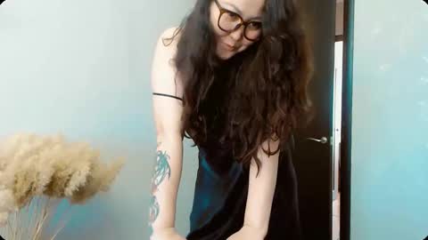 Snapshot of dalidayes chatting on October 14, 7:22 am Dali online show from October 14, 7:22 am