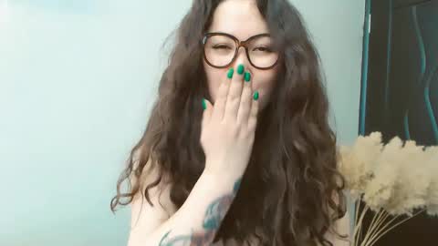 Snapshot of dalidayes chatting on December 7, 9:00 am Dali online show from December 7, 9:00 am