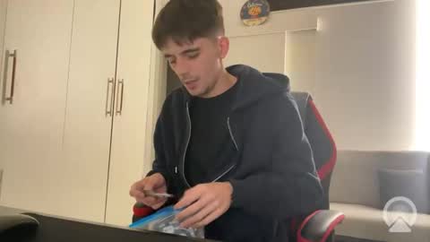 Snapshot of damebastille93 chatting on October 18, 10:36 pm OnlyEry online show from October 18, 10:36 pm