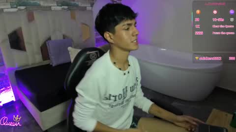 damian_tay online show from May 8, 12:44 pm