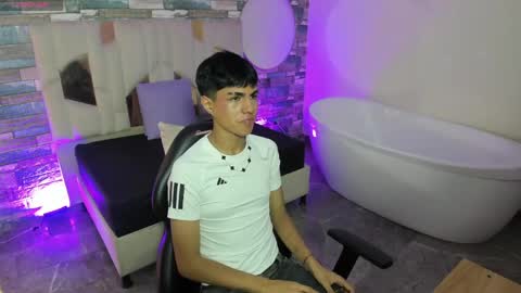 damian_tay online show from May 2, 3:12 am