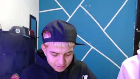 damiansexyboy69 online show from December 19, 5:47 am