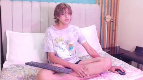 D A N online show from February 27, 7:39 pm