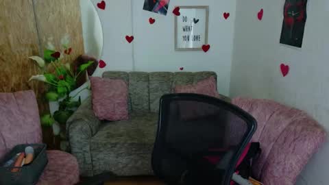 danalaleska online show from January 7, 4:17 am