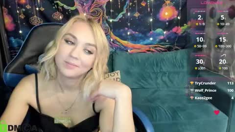 dances_queen online show from December 19, 9:49 am