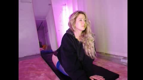 Dani Sunshine online show from March 3, 11:56 pm