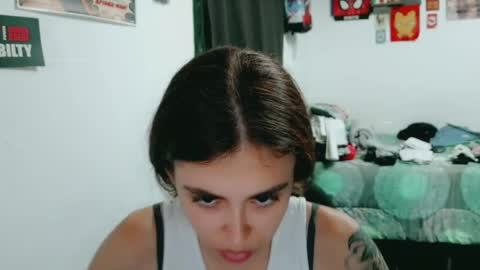 dani y jocelyn online show from April 18, 1:40 am