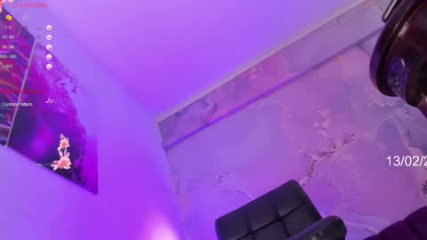 Snapshot of dani_sweet_ts chatting on February 13, 4:43 am Dani online show from February 13, 4:43 am