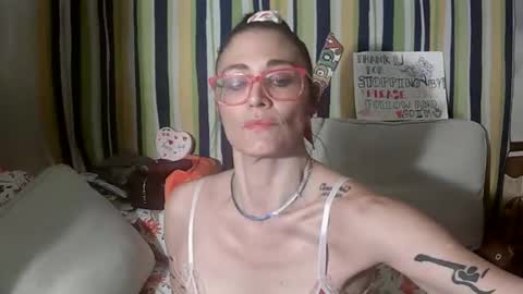 danicamore online show from February 6, 8:40 am